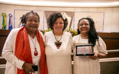 Dani Portela homenageia e prestigia Vilma Reis e Lúcia de Badia em Reunião Solene