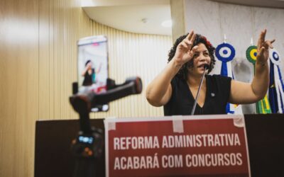 Dani Portela debate reforma administrativa e desmonte do serviço público em seminário na Alepe
